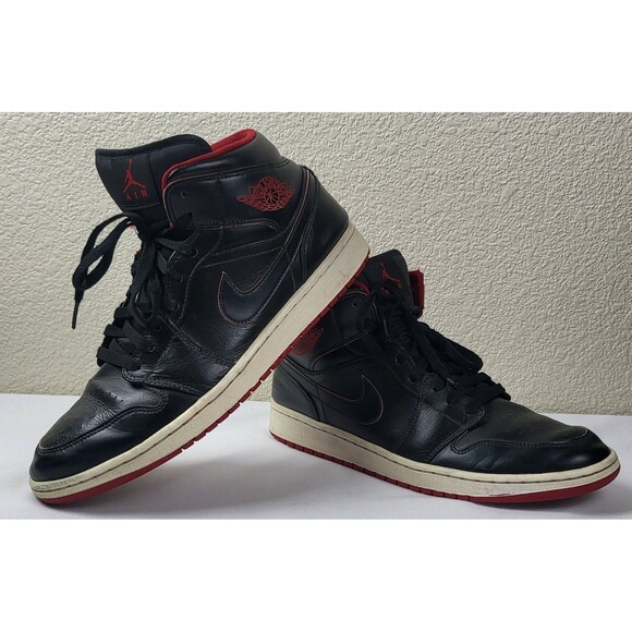 Nike Air Jordan 1 Mid Retro Black Red 2015 Shoes Mens Size 12  (554724-028) - Picture 1 of 11